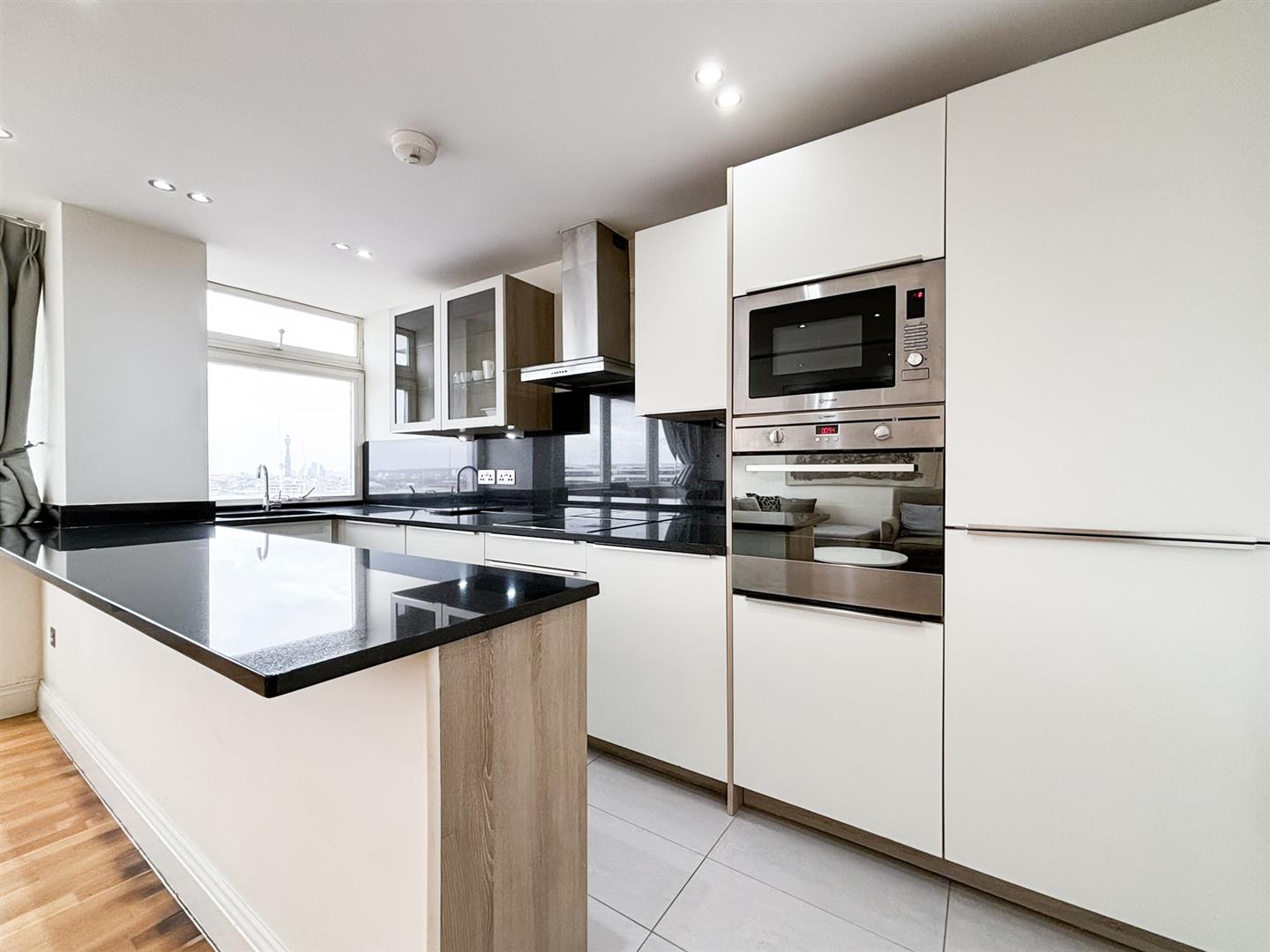 2 bed property in Porchester Place, Hyde Park